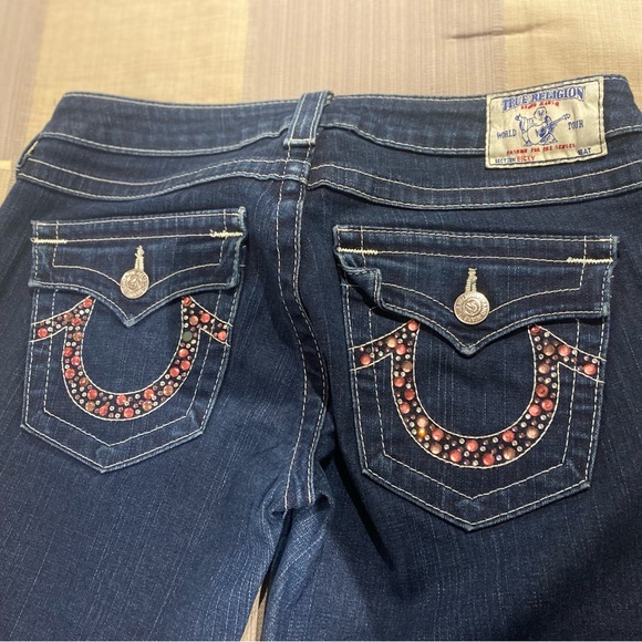 True Religion Blue Jeans w/back pocket stone design, boot cut style in size 29. - Picture 4 of 4